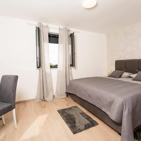 Cozy In With Private Swimming Pool, Be Inside Or Outside Labin (Istria)