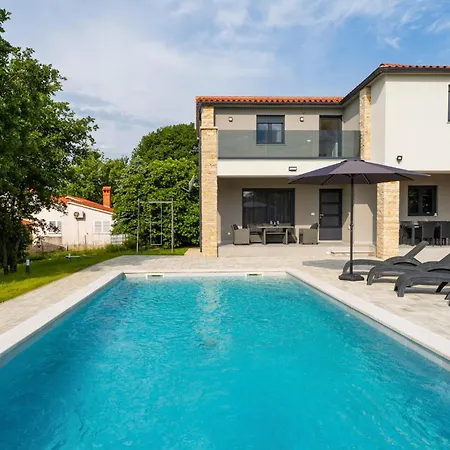 Cozy In With Private Swimming Pool, Be Inside Or Outside Ferienhaus